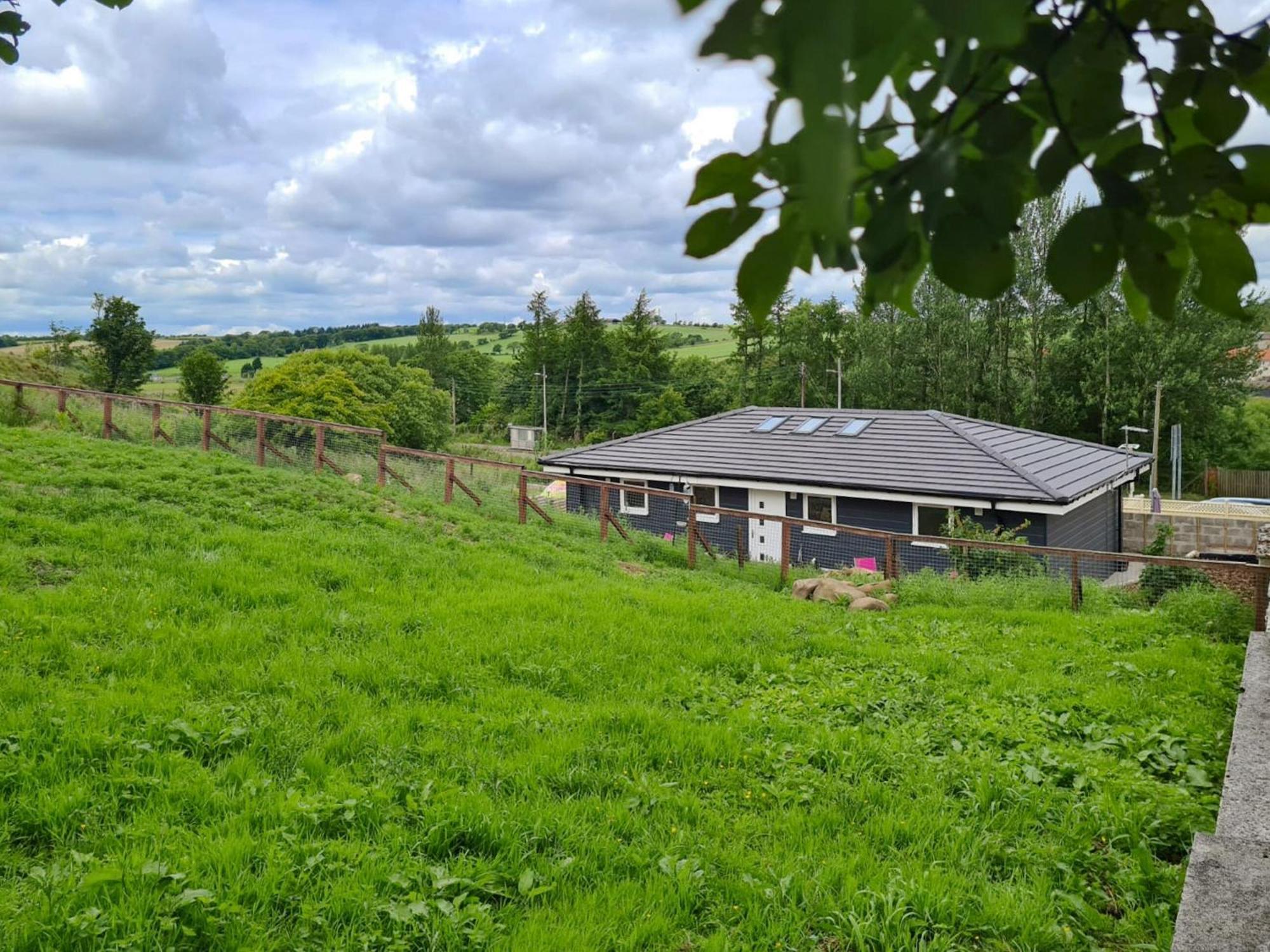 Craigpark Lodge Caldercruix Esterno foto